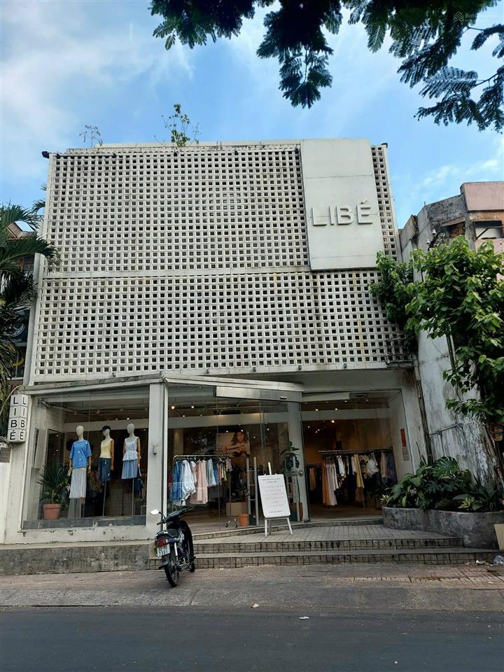 Cho thuê nhà mặt tiền 65 tú xương, quận 3  10x16m  3 lầu  giá thuê 150 triệu/th . 0705 214 ***