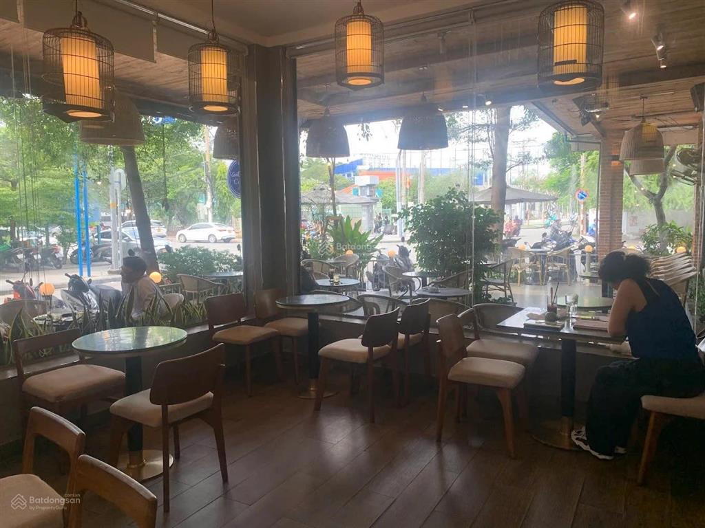 Cho thuê siêu phẩm góc 2 mặt tiền 2a vĩnh hội, quận 4  12x20m  3 tầng suốt  giá  0705 214 ***