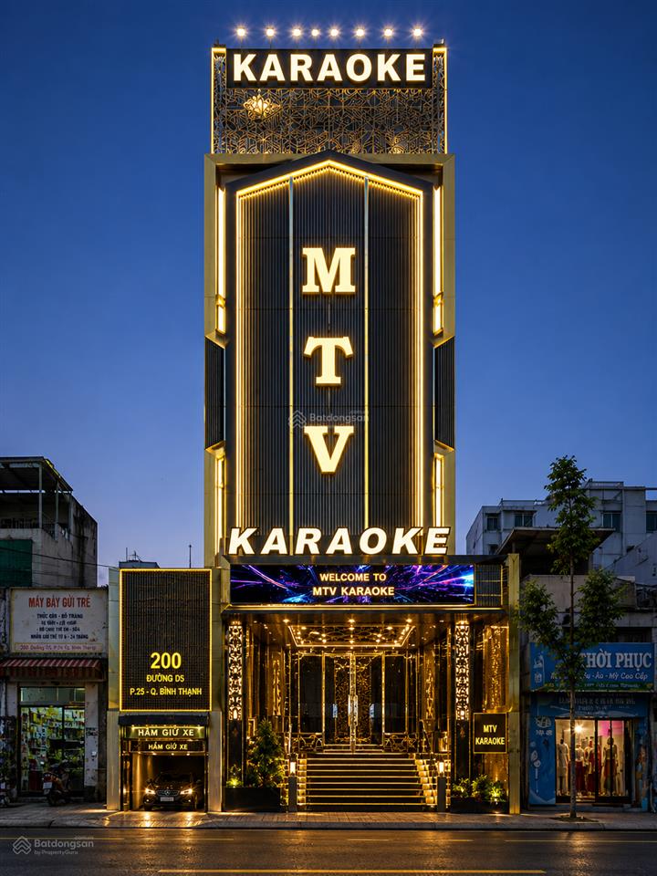 Gia đình tôi cần bán tòa nhà karaoke cao cấp  hầm 9 tầng  hđt 200 triệu/tháng  giá 42 tỷ