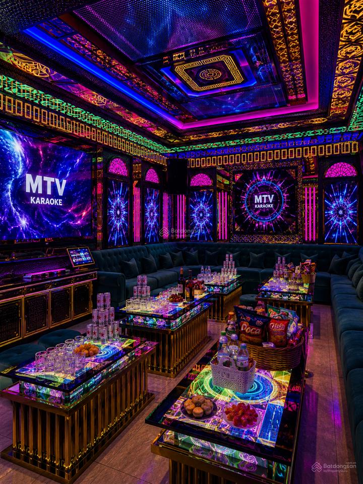 Gia đình tôi cần bán tòa nhà karaoke cao cấp  hầm 9 tầng  hđt 200 triệu/tháng  giá 42 tỷ