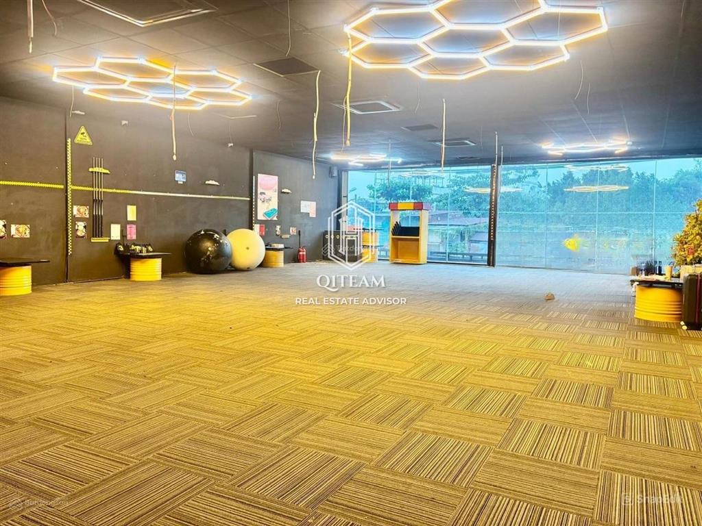 Cho thuê nhà mặt tiền 208  210 ung văn khiêm, bình thạnh  11x21m  2 tầng suốt.  0705 214 ***