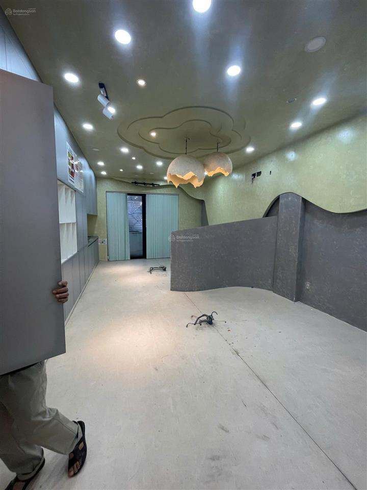 Cho thuê nhà 272  274 ba tháng hai, q10  10x18m  5 tầng  giá 150 tr/th.  0705 214 ***