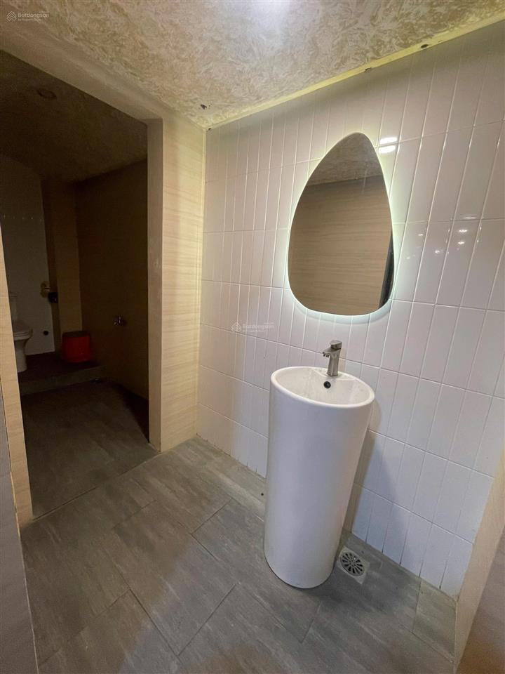 Cho thuê nhà 272  274 ba tháng hai, q10  10x18m  5 tầng  giá 150 tr/th.  0705 214 ***