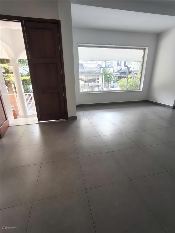Cho thuê biệt thự sài gòn pearl, bình thạnh  10x20m  hầm 4 tầng giá thuê 120triệu.  0705 214 ***