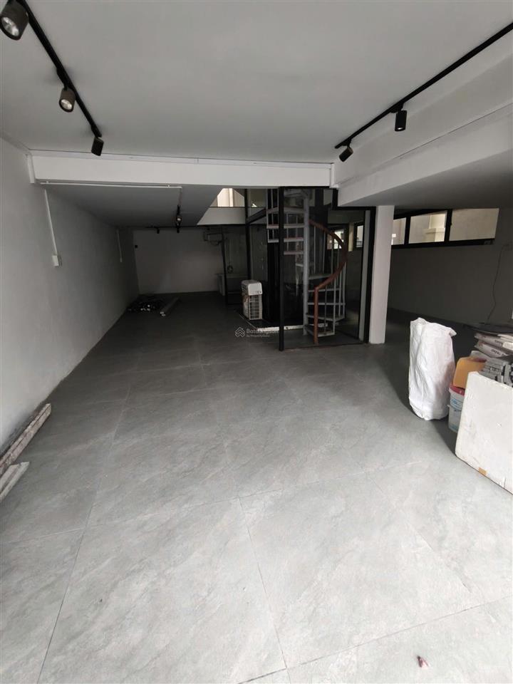 Cho thuê biệt thự sài gòn pearl, bình thạnh  10x20m  hầm 4 tầng giá thuê 120triệu.  0705 214 ***