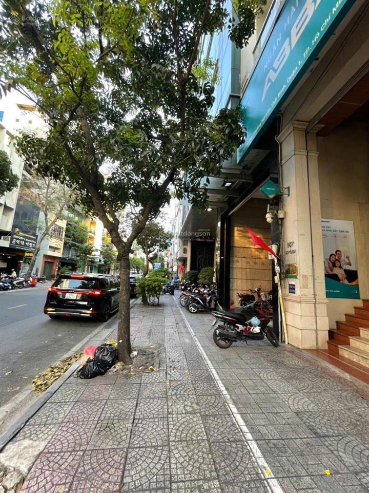 Tòa nhà văn phòng + căn hộ ký con, quận 1  7x17m  hầm 7 tầng ( 800m2 sàn )  giá 230 triệu