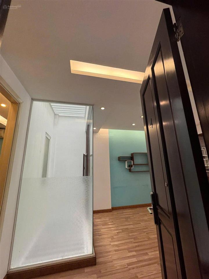 Tòa nhà văn phòng + căn hộ ký con, quận 1  7x17m  hầm 7 tầng ( 800m2 sàn )  giá 230 triệu