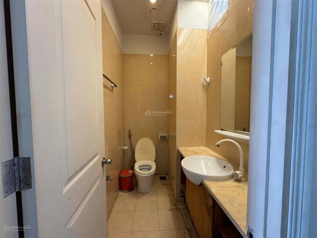Tòa nhà văn phòng + căn hộ ký con, quận 1  7x17m  hầm 7 tầng ( 800m2 sàn )  giá 230 triệu