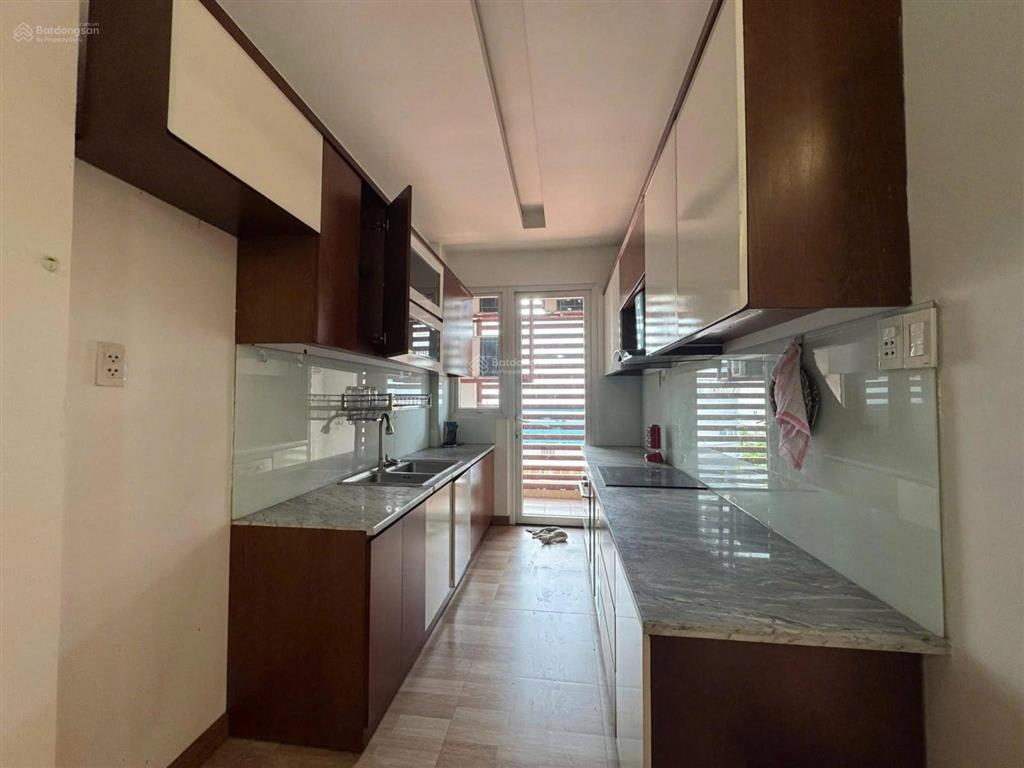 Tòa nhà văn phòng + căn hộ ký con, quận 1  7x17m  hầm 7 tầng ( 800m2 sàn )  giá 230 triệu