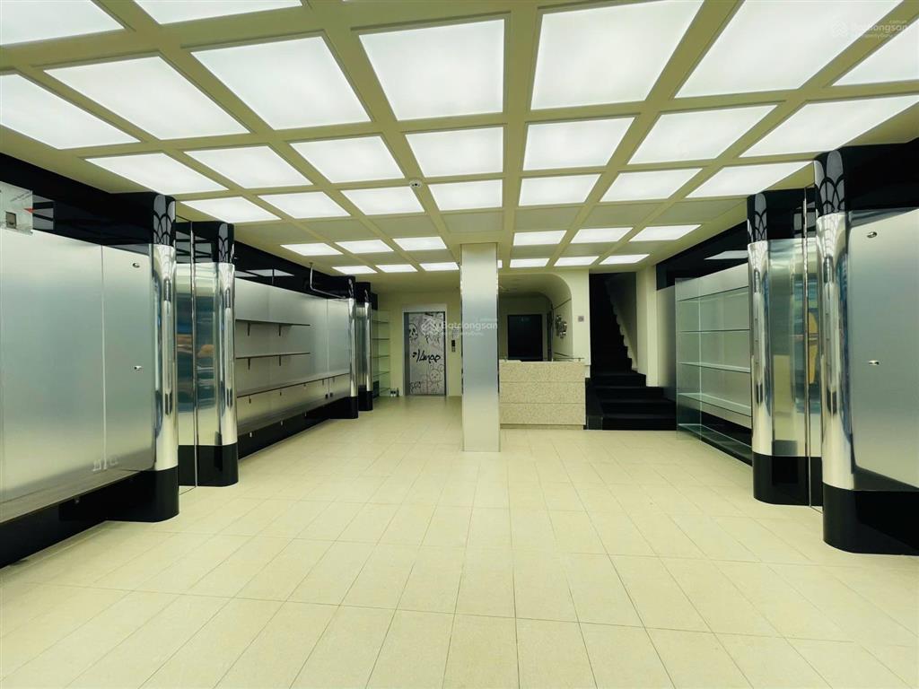 Cho thuê tòa nhà mặt tiền 95 nguyễn trãi, quận 5  7x15m  7 tầng thang máy pccc  giá 85 triệu