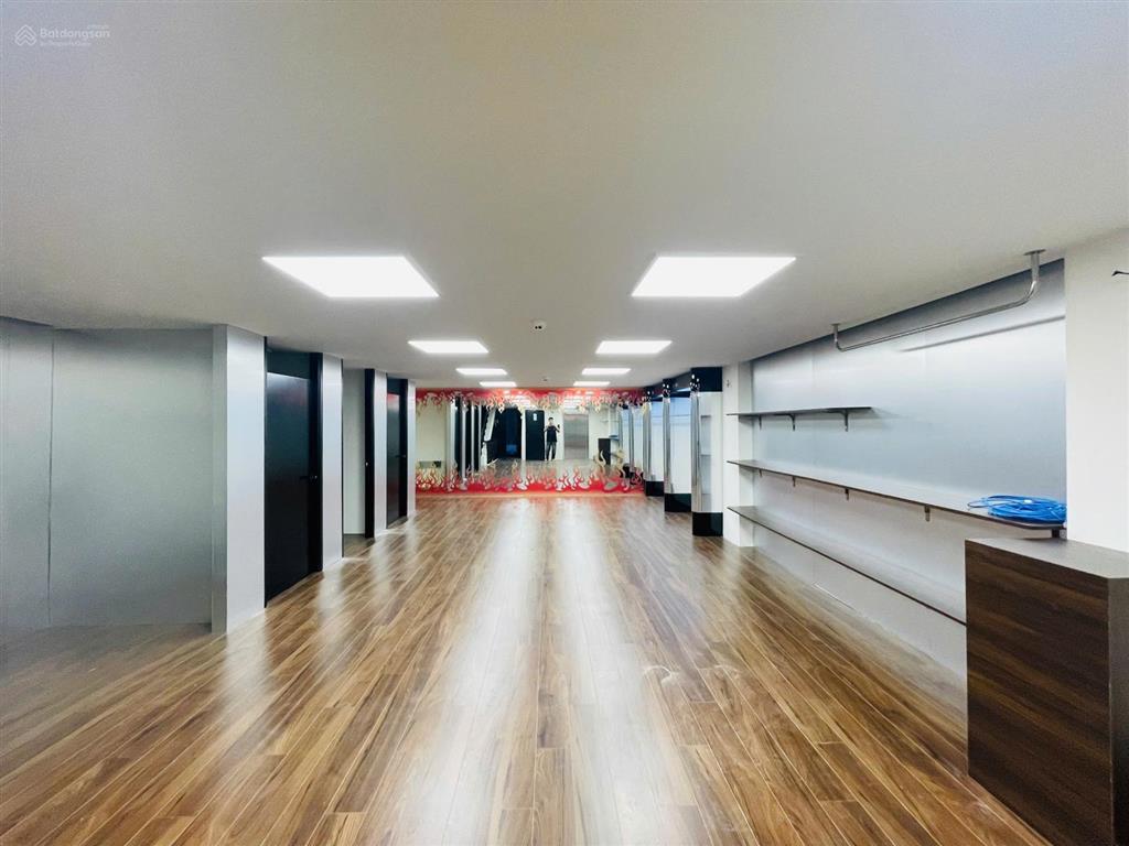 Cho thuê tòa nhà mặt tiền 95 nguyễn trãi, quận 5  7x15m  7 tầng thang máy pccc  giá 85 triệu