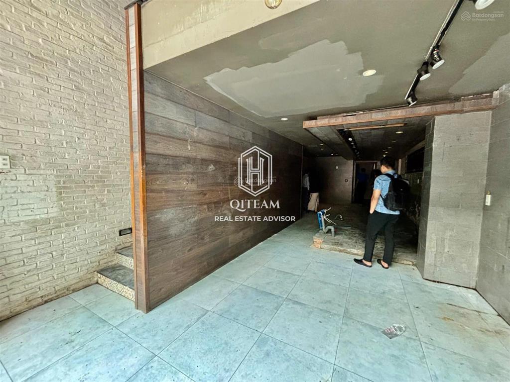 Cho thuê nhà 31 ngô đức kế, quận 1  4x17m  5 tầng  giá thuê 235 triệu.  0705 214 ***