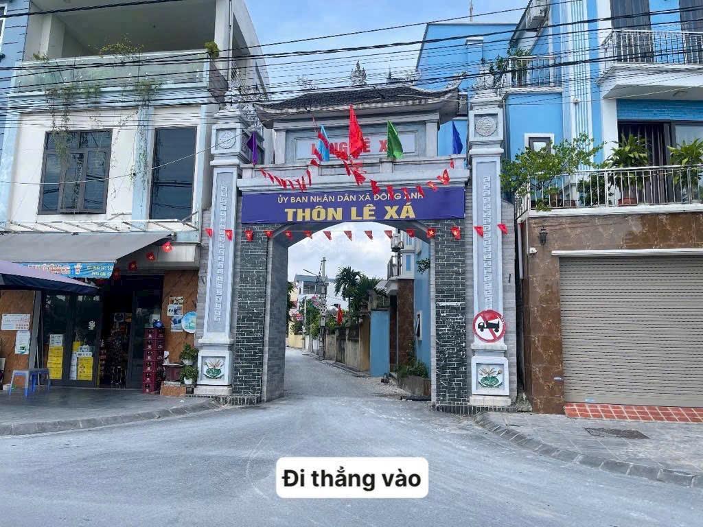 Hàng nóng bỏng mới ra lò . bán mảnh đất gần trục chính vị trí giữa lê xá.