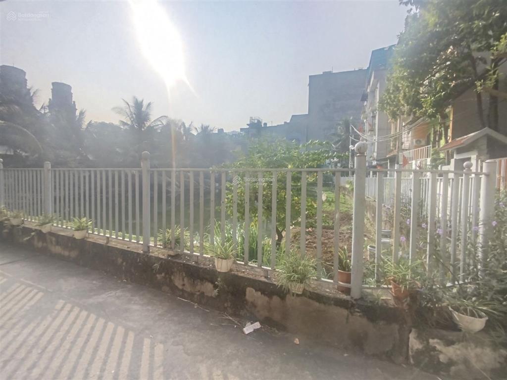 100m phân lô view hồ 4 tầng ô tô chạy vòng quanh chỉ nhỉnh hai chục tỷ
