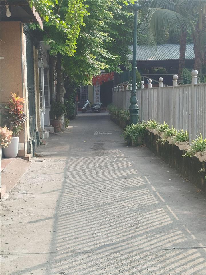 100m phân lô view hồ 4 tầng ô tô chạy vòng quanh chỉ nhỉnh hai chục tỷ