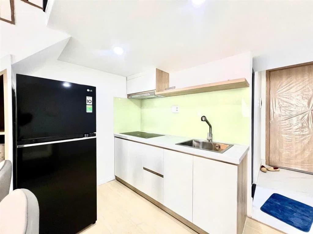 Duplex gác cao 2m  ngay trục cmt8, bắc hải 5p đến vòng xoay dân chủ  rộng ban công lớn  có mgr