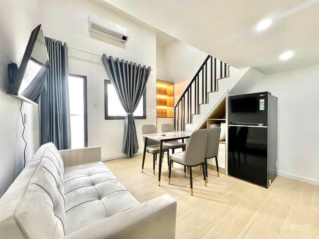 Duplex gác cao 2m  ngay trục cmt8, bắc hải 5p đến vòng xoay dân chủ  rộng ban công lớn  có mgr