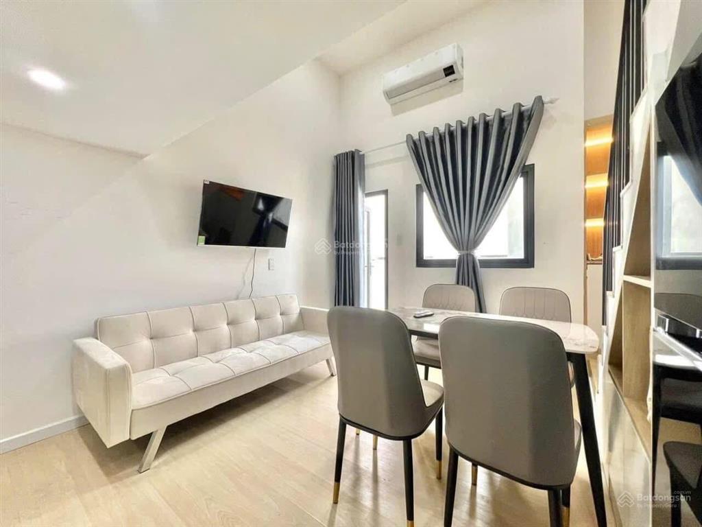 Duplex gác cao 2m  ngay trục cmt8, bắc hải 5p đến vòng xoay dân chủ  rộng ban công lớn  có mgr