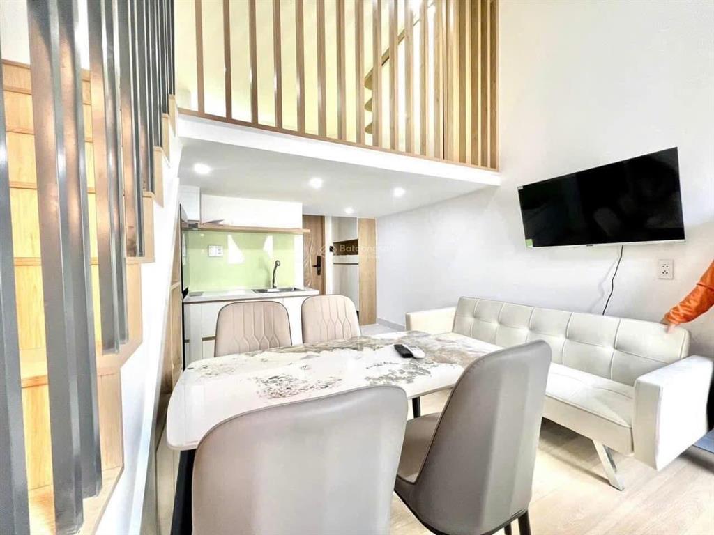 Duplex gác cao 2m  ngay trục cmt8, bắc hải 5p đến vòng xoay dân chủ  rộng ban công lớn  có mgr
