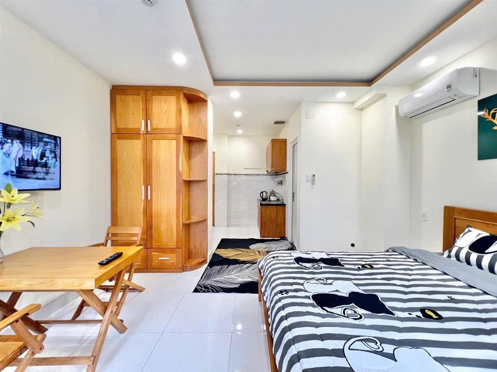 Cho thuê căn hộ ban công, full nội thất, thang máy, gần trục trần quang diệu, bở kè hoàng sa