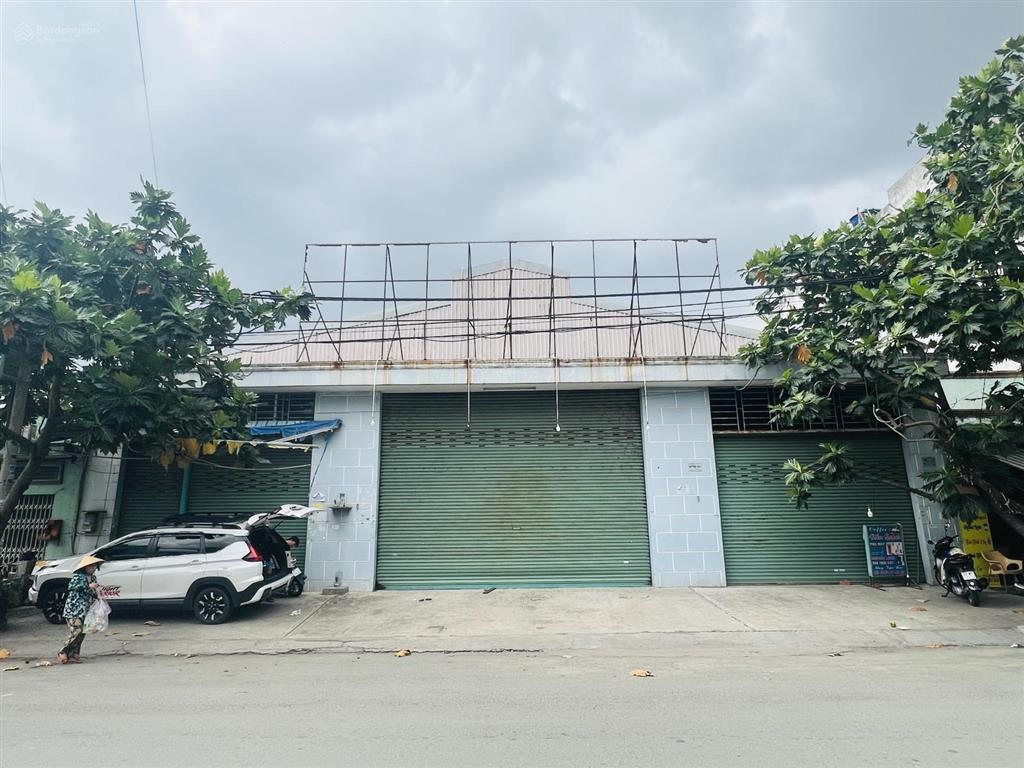 Bán kho mặt tiền 400m2  mức giá hiếm ngay trung tâm tân tạo  90 triệu/m2