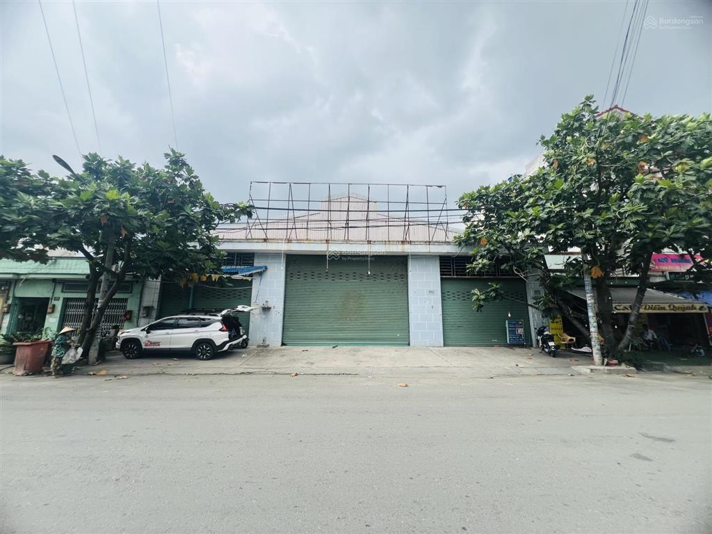 Bán kho mặt tiền 400m2  mức giá hiếm ngay trung tâm tân tạo  90 triệu/m2
