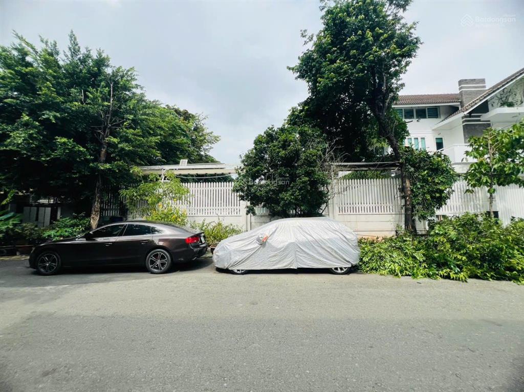 Khuôn đất biệt thự 2 mặt tiền  gần sông sài gòn  280m2  giá 37,5 tỷ