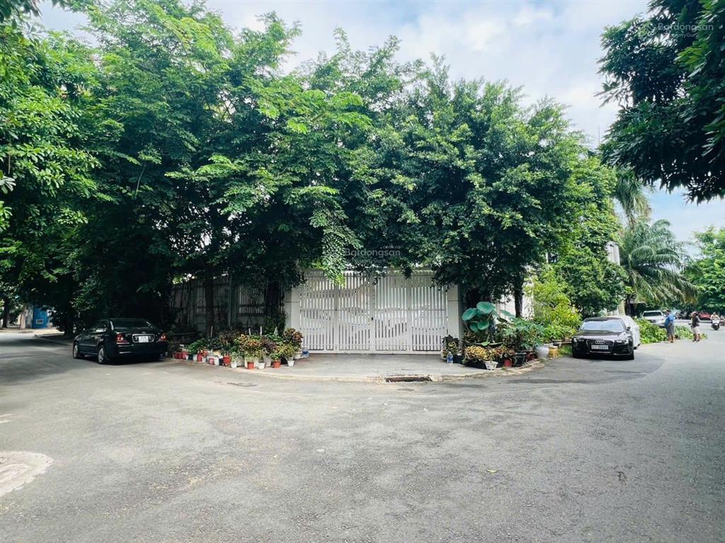 Khuôn đất biệt thự 2 mặt tiền  gần sông sài gòn  280m2  giá 37,5 tỷ