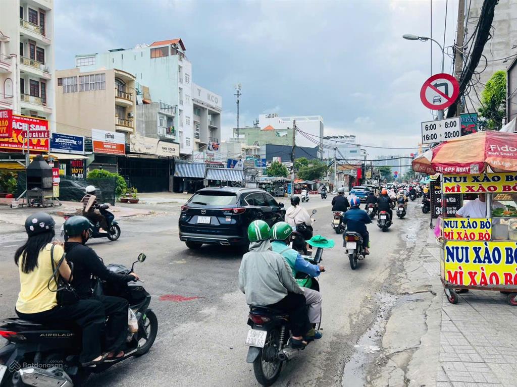 Khách sạn mặt tiền ung văn khiêm  16 phòng, doanh thu 170 triệu/tháng  giá 38 tỷ