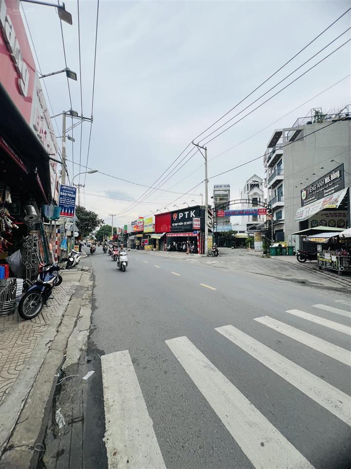 Bán chdv hà huy giáp  dòng tiền hơn 5%/năm  hầm, 7 tầng