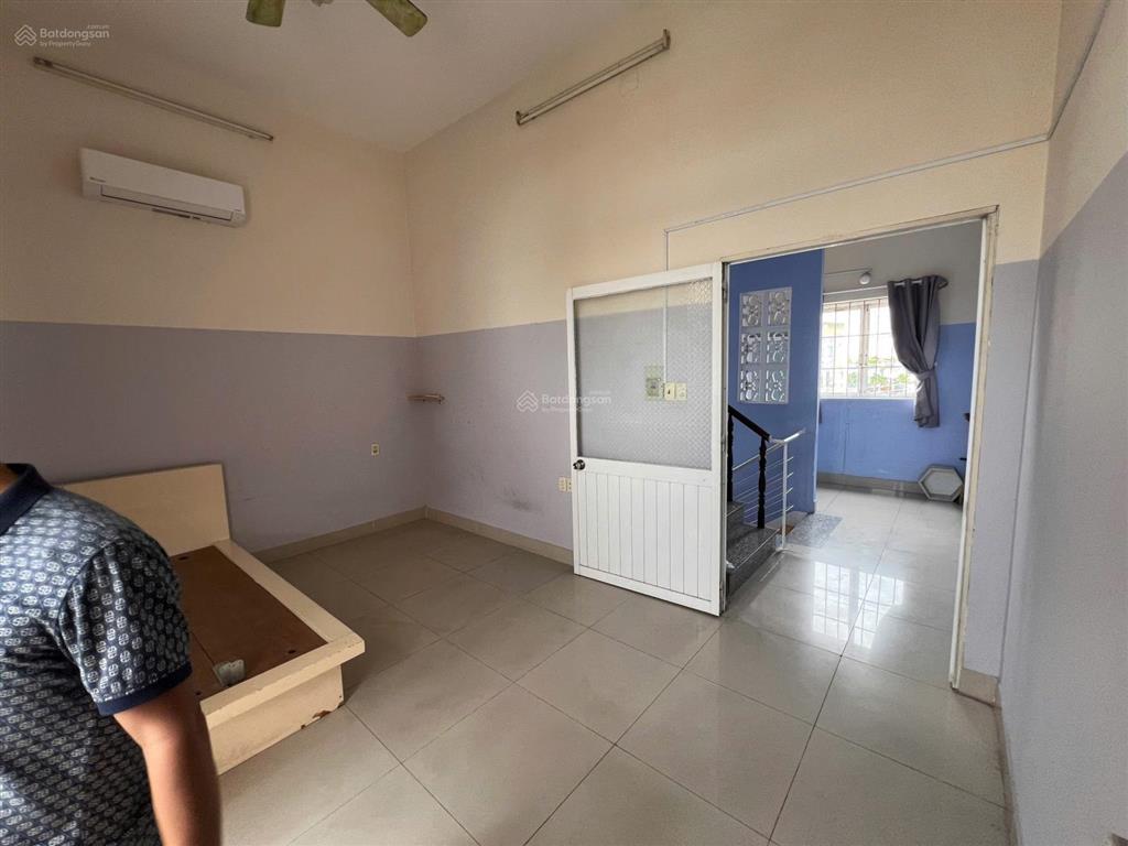 Bán nhà 3 tầng kiên cố sổ hoàn công  giá 4tỷ8 tổng 152m2 sử dụng  đường 6m ô tô qua lại  gần chợ