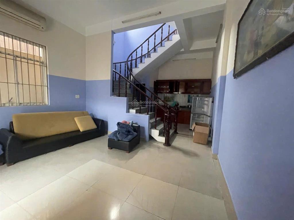 Bán nhà 3 tầng kiên cố sổ hoàn công  giá 4tỷ8 tổng 152m2 sử dụng  đường 6m ô tô qua lại  gần chợ