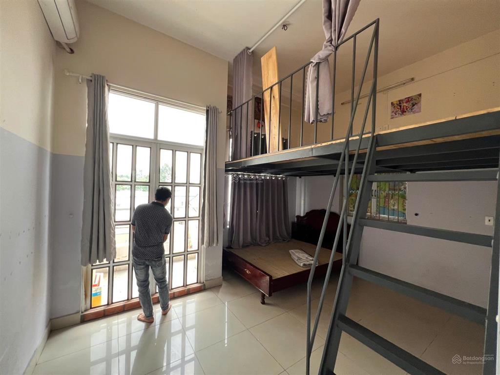 Bán nhà 3 tầng kiên cố sổ hoàn công  giá 4tỷ8 tổng 152m2 sử dụng  đường 6m ô tô qua lại  gần chợ