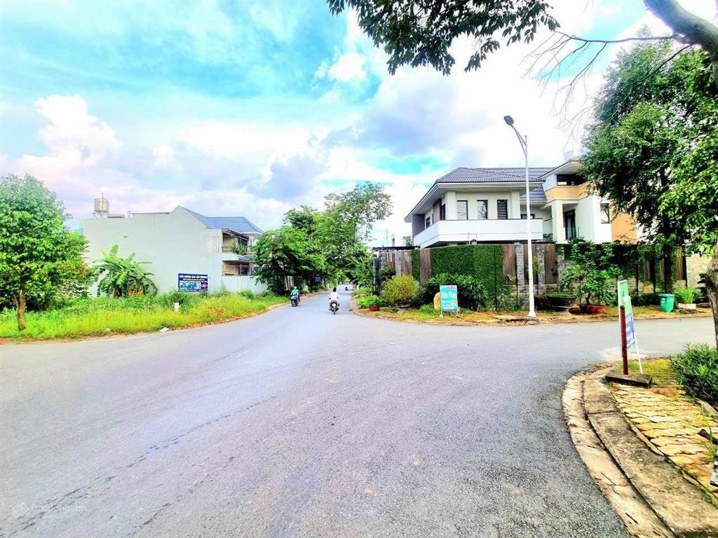 Bán lô đất 6x21,5 full thổ cư, đường số 56 rộng 12m  trong khu đô thị ngay chợ đầu mối thủ đức