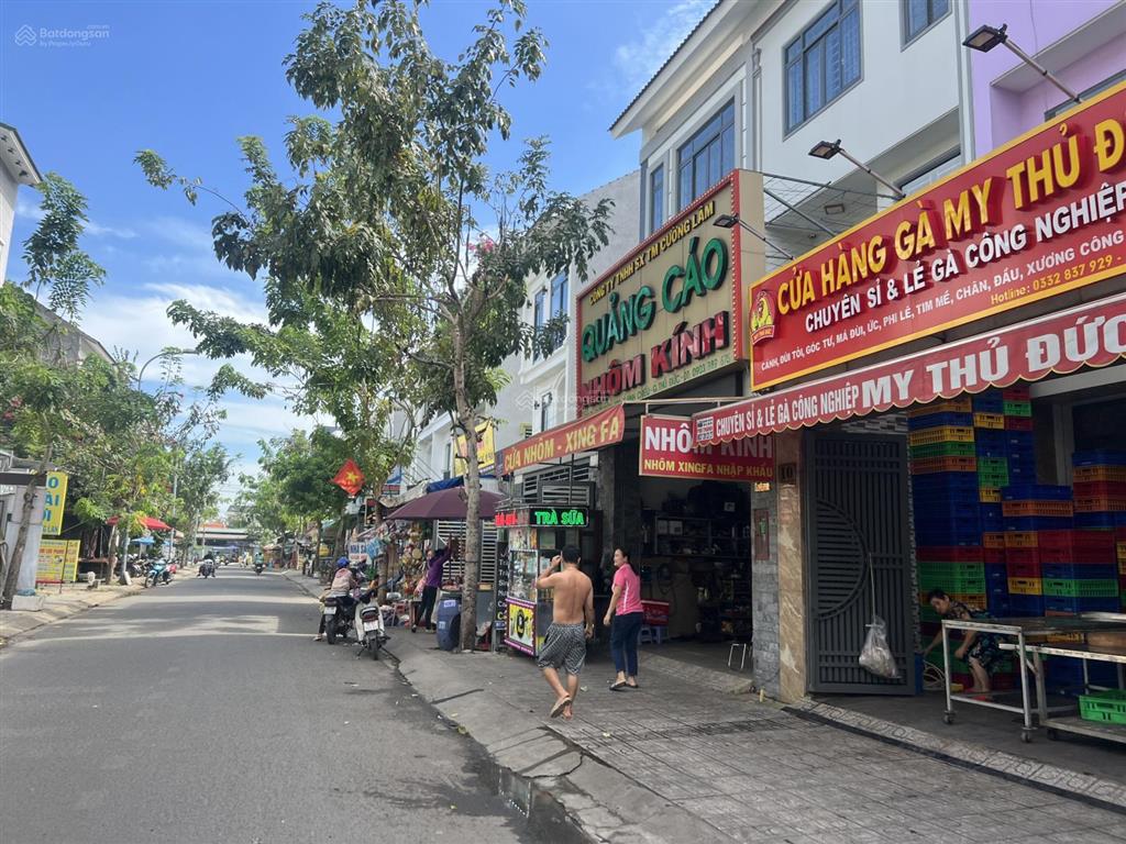 Cần bán nhanh lô đất mặt tiền đường 12m 129m2 full thổ cư đường thông có vỉa hè  gần chợ đầu mối