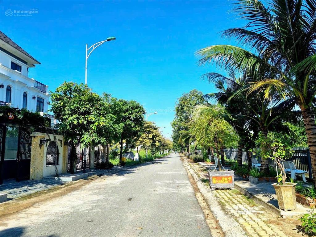 Cần bán nhanh lô đất mặt tiền đường 12m 129m2 full thổ cư đường thông có vỉa hè  gần chợ đầu mối