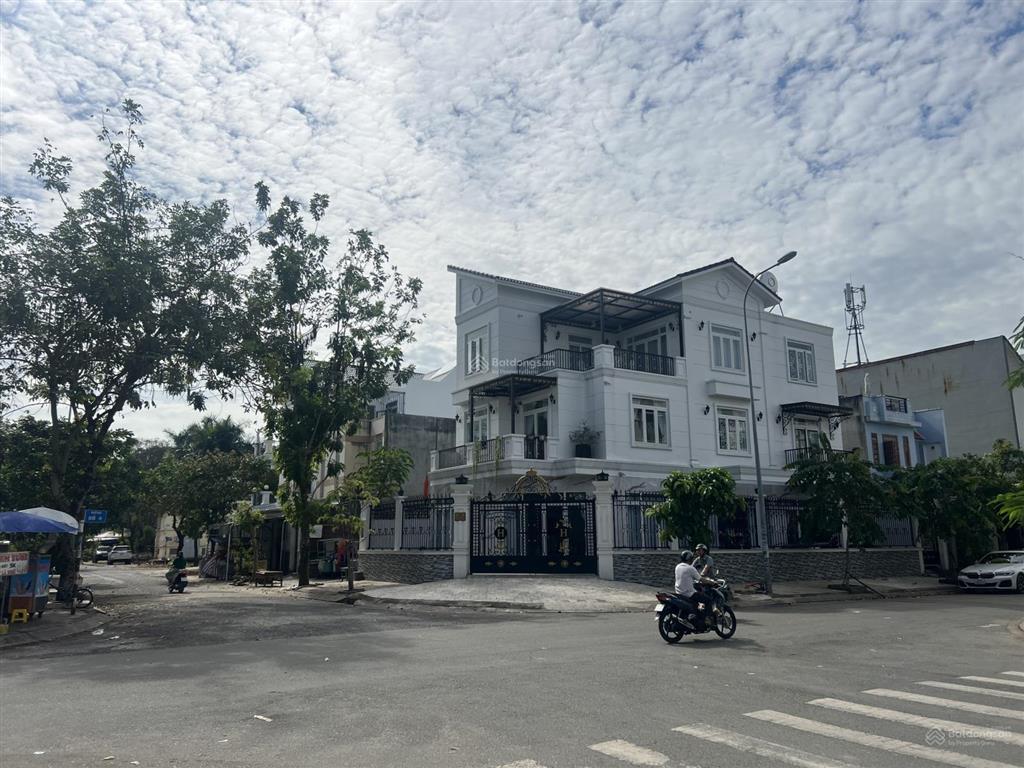 Cần bán nhanh lô đất mặt tiền đường 12m 129m2 full thổ cư đường thông có vỉa hè  gần chợ đầu mối