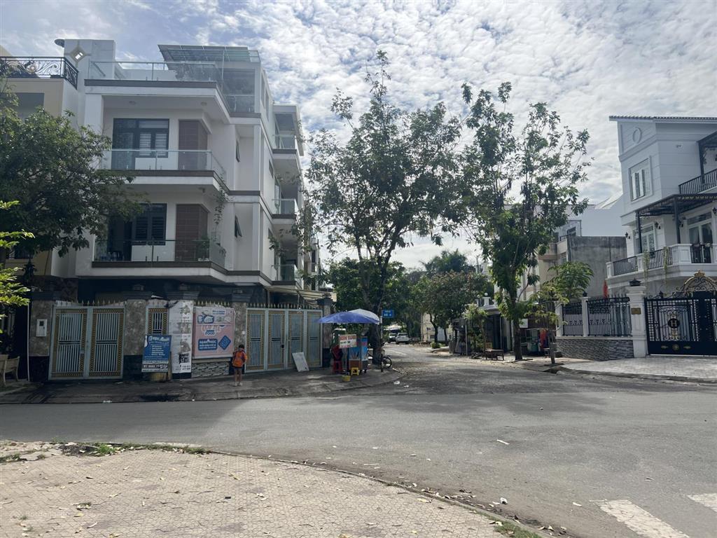 Cần bán nhanh lô đất mặt tiền đường 12m 129m2 full thổ cư đường thông có vỉa hè  gần chợ đầu mối
