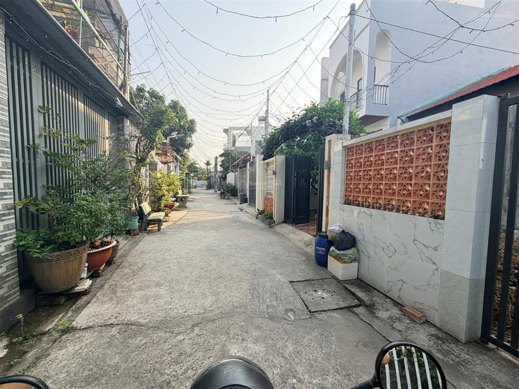 Bán nhà cấp 4 91.6m2 ngang 5m vuông vức  hẻm 4m thông  hướng đn  gần bệnh viện qt hạnh phúc