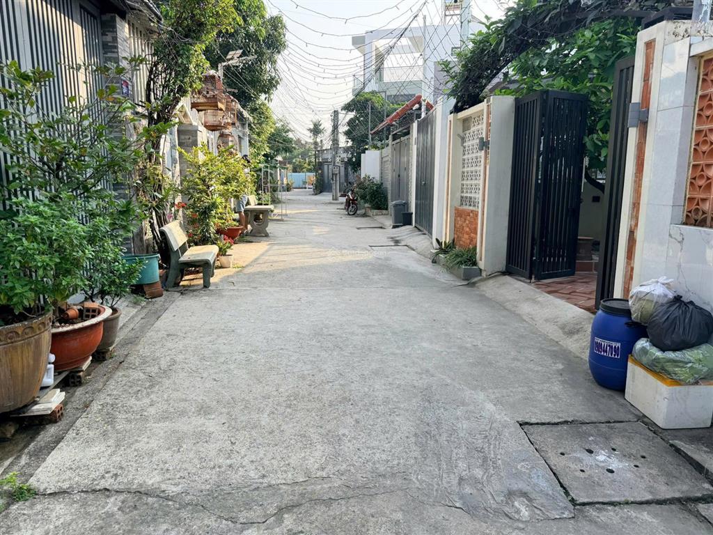 Bán nhà cấp 4 91.6m2 ngang 5m vuông vức  hẻm 4m thông  hướng đn  gần bệnh viện qt hạnh phúc