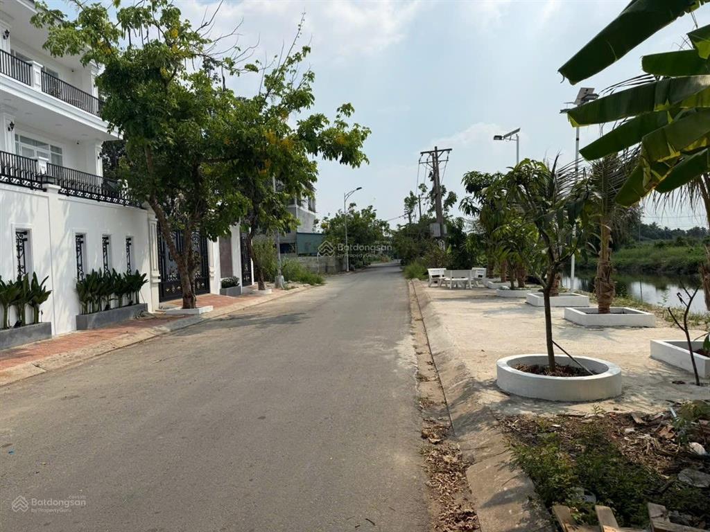 Cần bán lô biệt thự khu ven sông cách vạn phúc 4km  10x23 full thổ cư xây dựng tự do  giá 9ty2