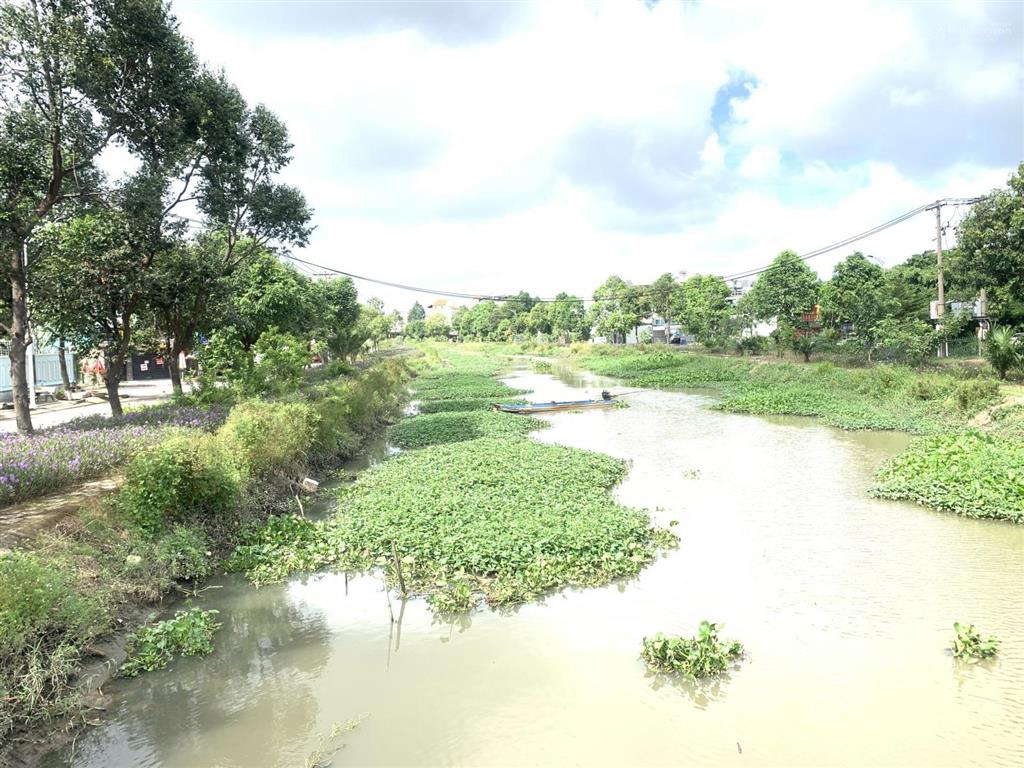Bán lô đất biệt thự ngay sát đường chính bờ sông  vị trí kinh doanh  220m2 bán 8tỷ8 tl chính chủ