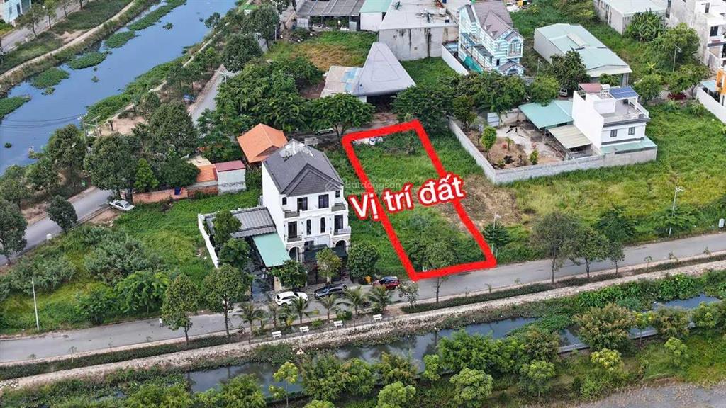 Bán lô đất biệt thự ngay sát đường chính bờ sông  vị trí kinh doanh  220m2 bán 8tỷ8 tl chính chủ