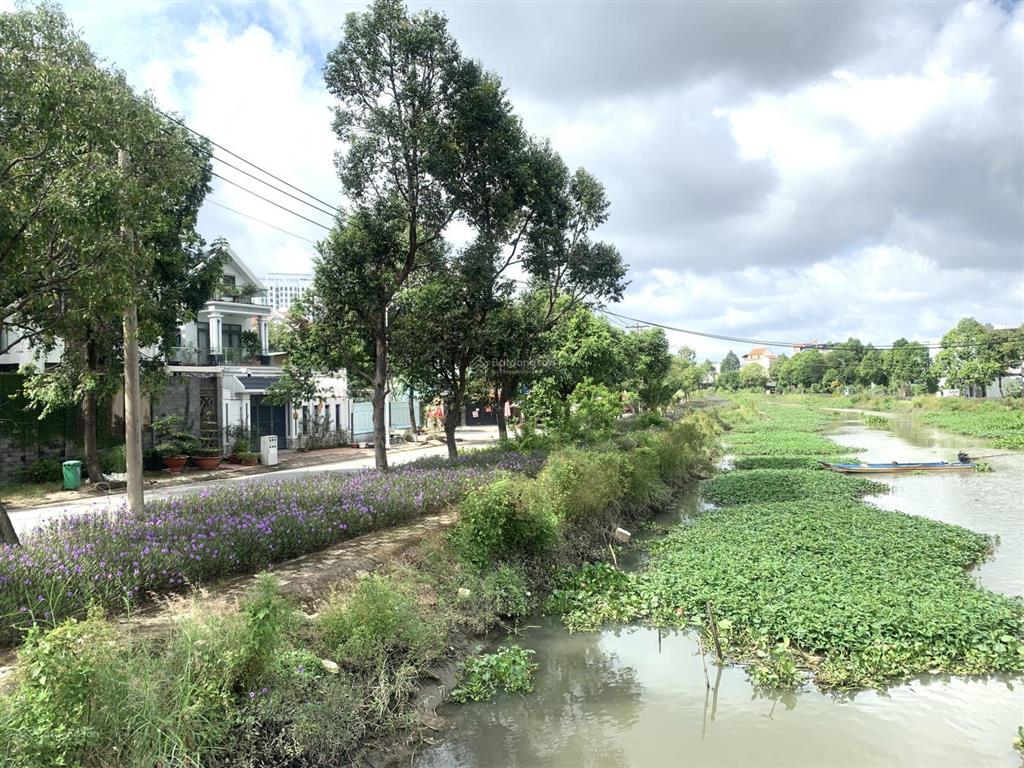 Bán lô đất biệt thự ngay sát đường chính bờ sông  vị trí kinh doanh  220m2 bán 8tỷ8 tl chính chủ