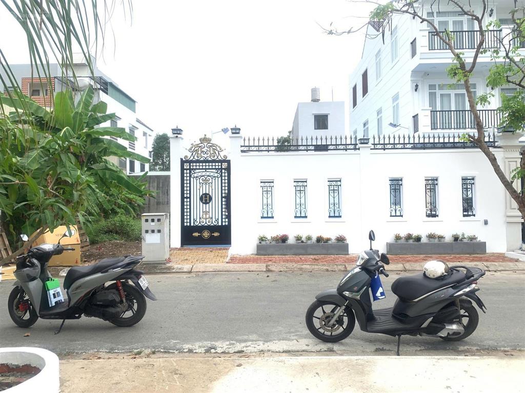 Bán lô đất biệt thự ngay sát đường chính bờ sông  vị trí kinh doanh  220m2 bán 8tỷ8 tl chính chủ