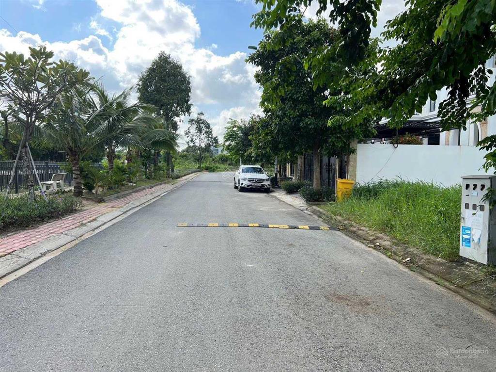 Bán lô liền kề 6x23m full thổ cư mặt tiền đường sông 12m 6,1 tỷ ngay ql13 bv hạnh phúc hồ chí minh
