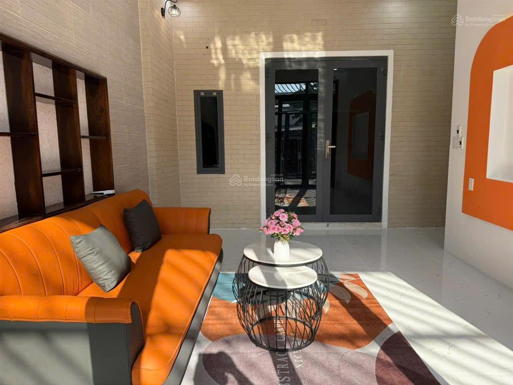 Bán nhà 2 tầng có sân thượng nhìn ra sông sg  3pn  sân oto  đầy đủ nội thất  4,5x23m dtcn 100m2