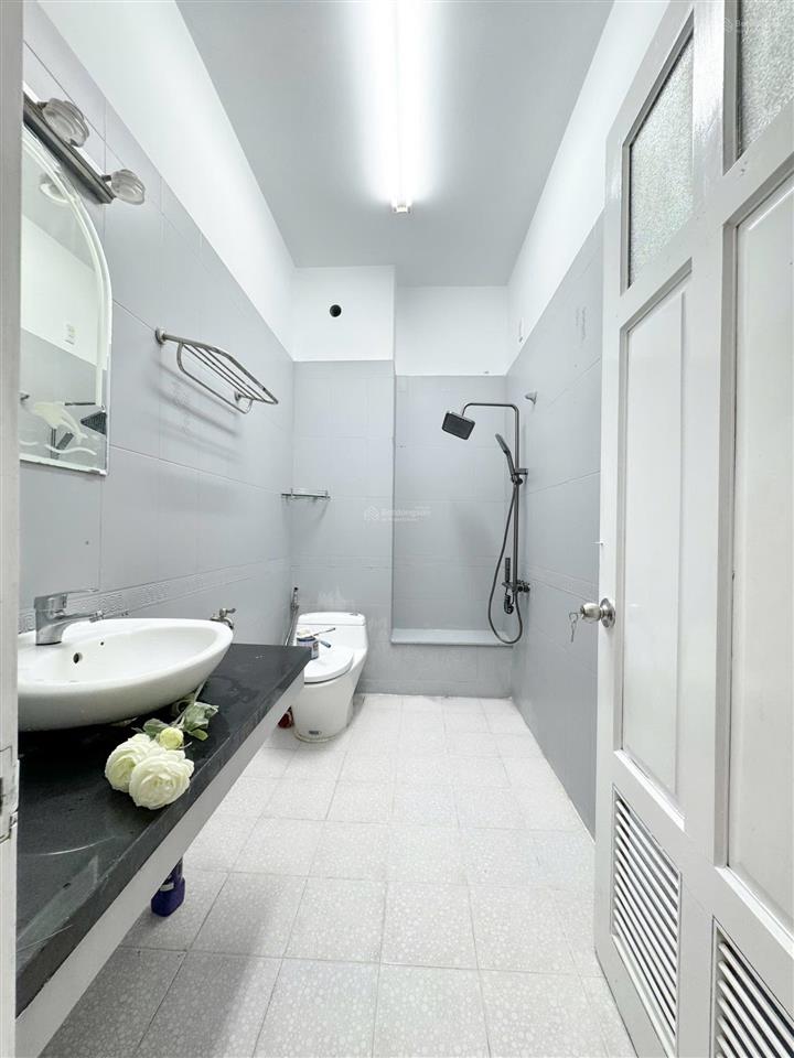 Cho thuê căn hộ 1pn tách bếp cửa sổ trời full nt ngay tô hiến thành quận 10