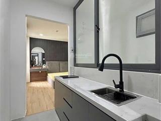 Cho thuê căn hộ studio rộng cửa sổ trời lớn thoáng tâch bếp full nội thất bgay trần hưng đạo quận 5