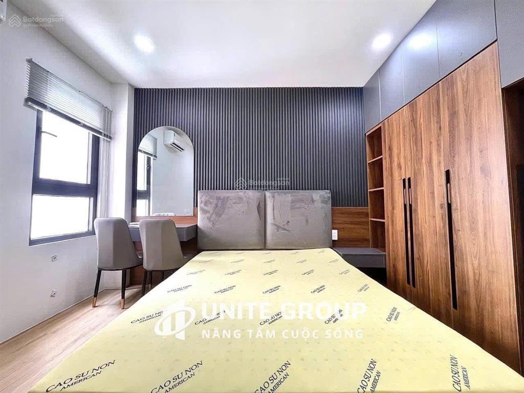 Cho thuê căn hộ studio rộng cửa sổ trời lớn thoáng tâch bếp full nội thất bgay trần hưng đạo quận 5